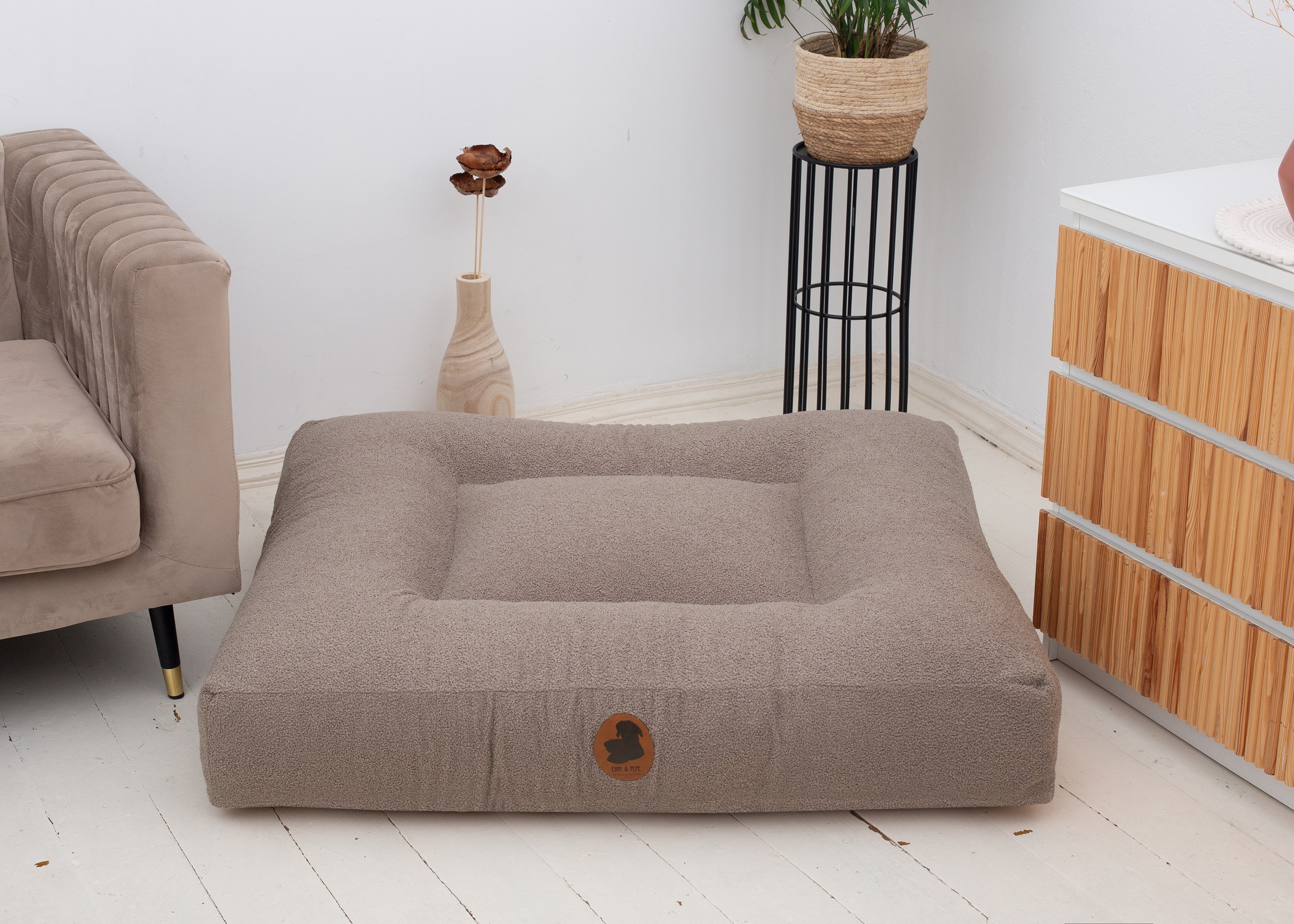 Wau-Bed Teddy Taupe Oval S (80x60cm)