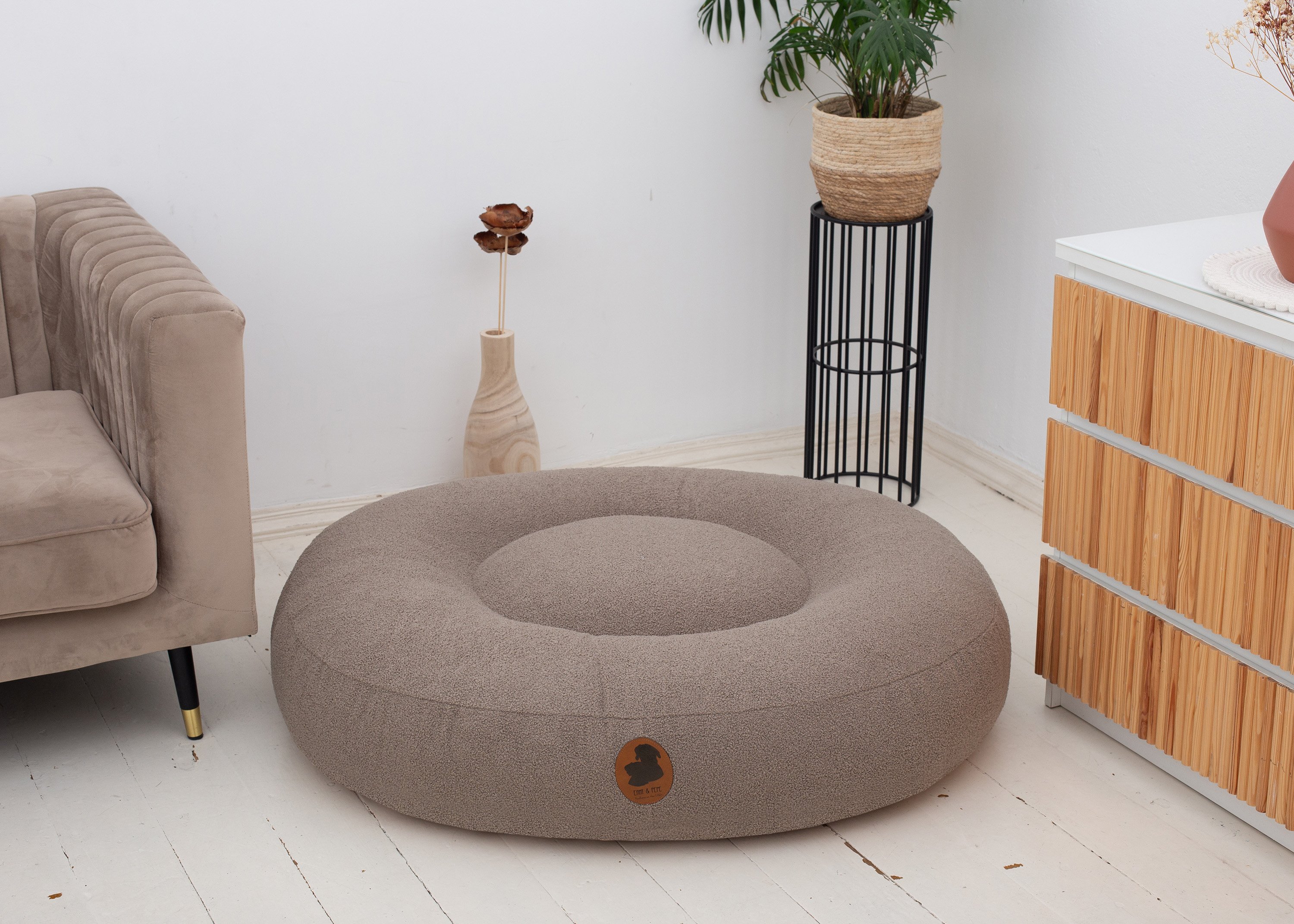 Wau-Bed Teddy Taupe Oval S (80x60cm)